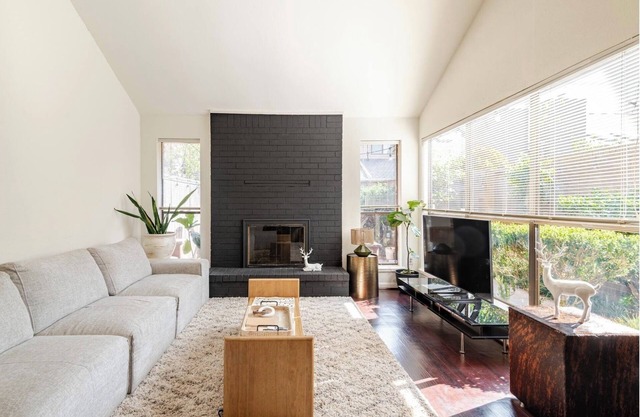 A Modern & Cozy Townhome with good vibes