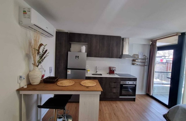 A modern loft with a smart key system, located close to a Mall and beaches.