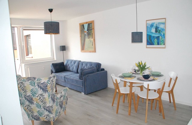 Un apartamento nuevo y moderno con garaje en el distrito de spa de Kołobrzeg, a 300 m del mar.