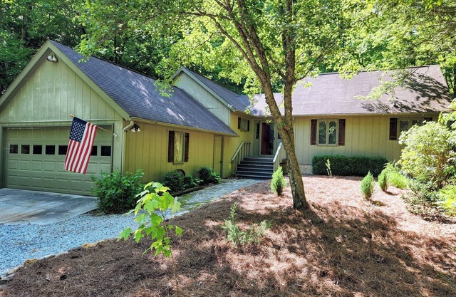A Private Stream & Access To Indian Lake!