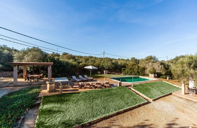Entorno idílico con piscina – Finca Es Figueral
