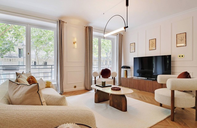 A Somptuous 3-BR/3BA with services in Saint-Germain