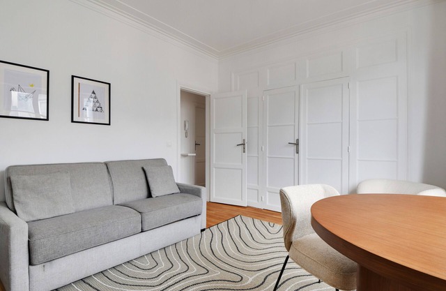 A Stunning 1-BDR in Saint Michel / Notre Dame