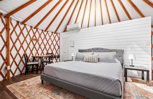 A Unique Texas Hill Country Glamping Experience! Full bathroom and Great AC!!
