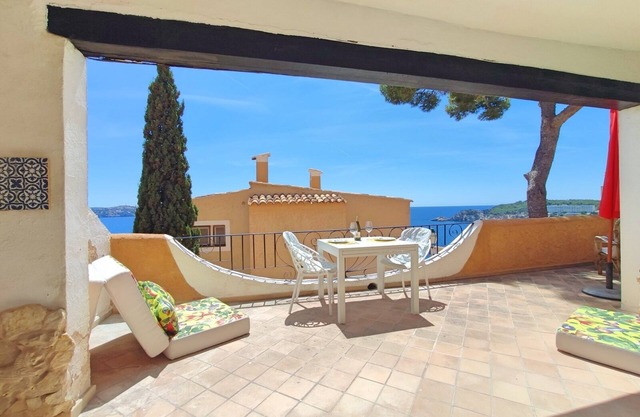 A3017 Sea view apartment for 2 people in Cala Fornells