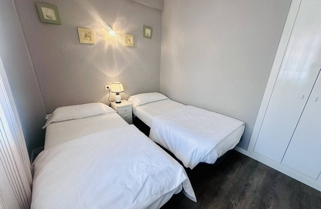 A564 - Fantástico apartamento enfrente de la playa con parking