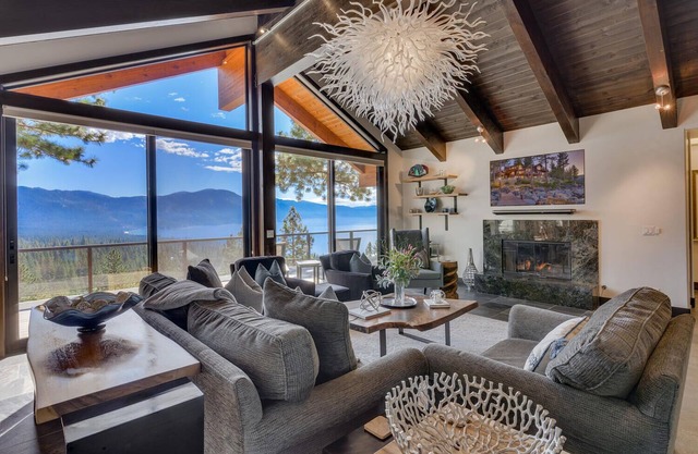 Above and Beyond - Incline Village Lakeview: 4 BR / 8 BA cinco habitaciones en Incline Village, capacidad para 12