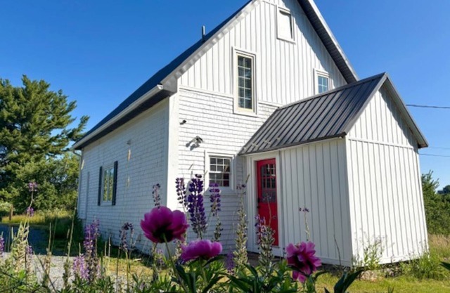 Secluded Gem in Mahone Bay - away from the busy road - w/kayaks & firepit