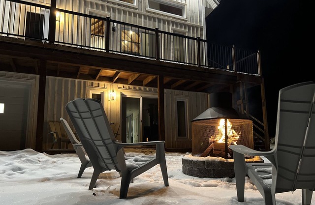 Access to Lac Fidele, Private Hot Tub (559207)