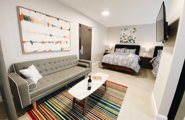 Accommodates up to 6 guests | Free Amenities | Prime Location