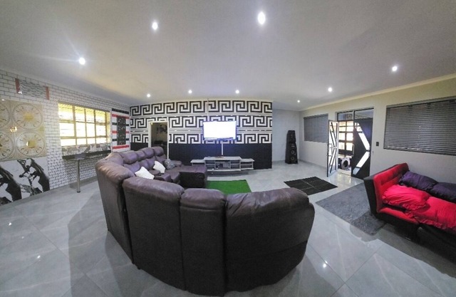 Acogedor B&B en KwaDukuza con bañera de hidromasaje privada y vistas al jardín