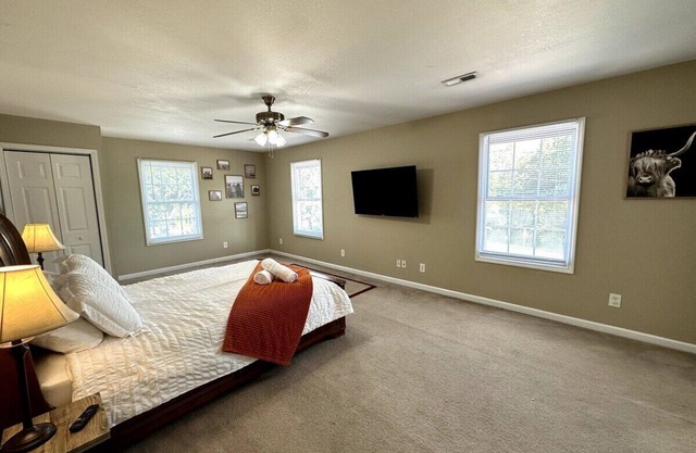 Hot Tub Ready 24/7! | Comfy & Warm in Nashville