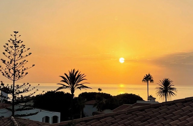 Acogedora villa con espaciosas terrazas,vistas al mar y pequeña piscina privada