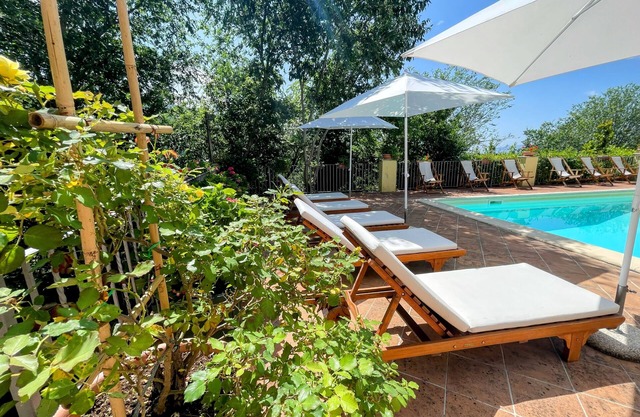 Activities for the sporty Or be a lounge lizard Everything here Sleeps 10