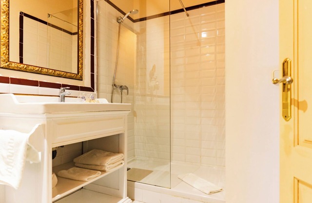 Ad Hoc Monumental Hotel