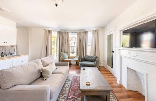 Adorable 1Bd/1Bth on Main St!