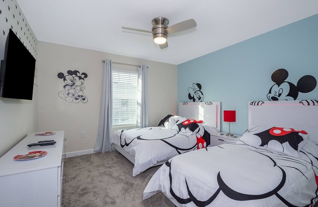 Adorable Townhouse 4Bed/3Bath/Pool/5Min Disney