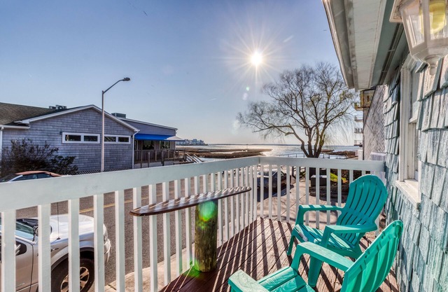 Adorable, casa de playa frente al mar w / vista a la bahía, cocina completa y WiFi gratis!