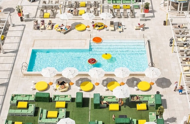 Adventure Awaits! 4 Convenient Units! Rooftop Pool, Pets Allowed, Parking!
