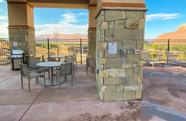 Adventure Awaits In Moab Near Arches in 4 Rooms w/ Kitchen & Grilling Area