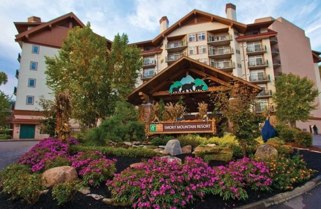 Adventurous Mountain Stay-Smoky Mountain Resort-2 Bedroom