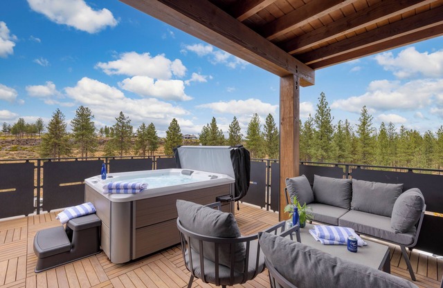 Aerie Stylish 6 Unit Buyout | 15BDR Near Downtown | Mountain Views + Hot Tub