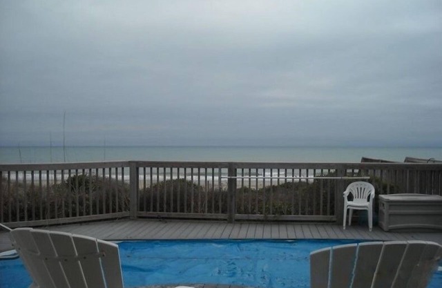Oceanfront asequible con piscina privada