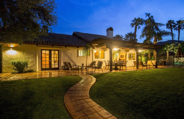 Hermosa propiedad inmobiliaria española en 1/2 Acre