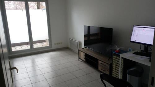 Air-conditioned 2 bedroom duplex apartment 5 people
