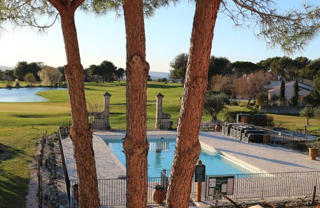 Apartamento con aire acondicionado en Provenza, cerca del Golf de Pont Royal