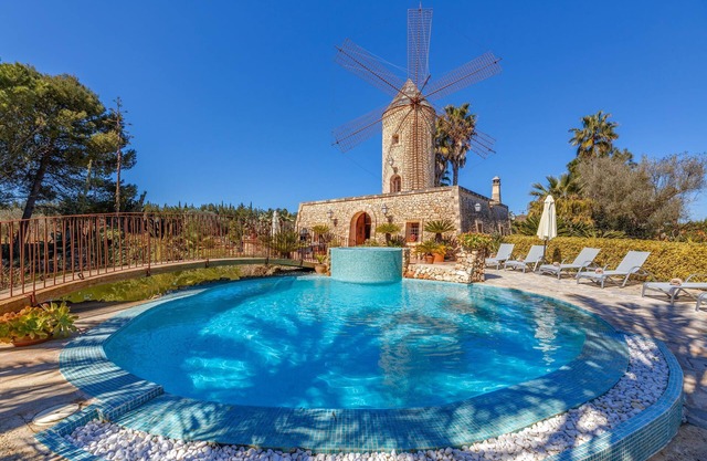 Casa de campo con aire acondicionado, torre, piscina, terrazas, Wi-Fi y un precioso jardín