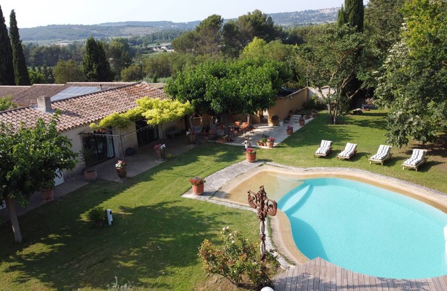 Casa luminosa con aire acondicionado , muy grande Jardin piscina, 8mn AIX