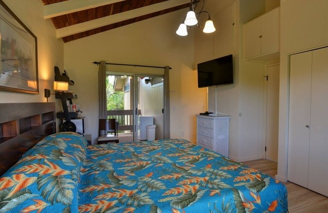 Aire acondicionado arriba, estudio w / estacionamiento reservado; Piscina, -WIFI-A pie de playa