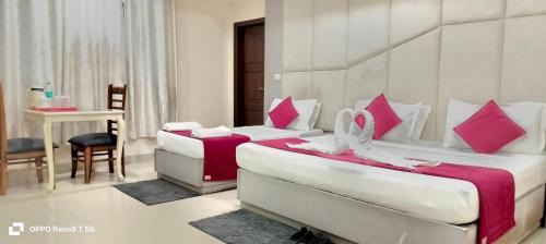 Airport Hotel The Paramont Palace Inn New Delhi