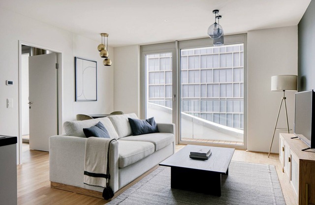 Airy Wieden 1BR w/ Balcony, Gym, Elevator, walk to U-Bahn, by Blueground