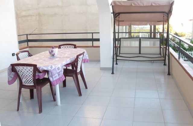 Alcamo Marina: villa pareada, con vista panorámica a pocos metros del mar, cena típica siciliana ofrecida por la casa ...