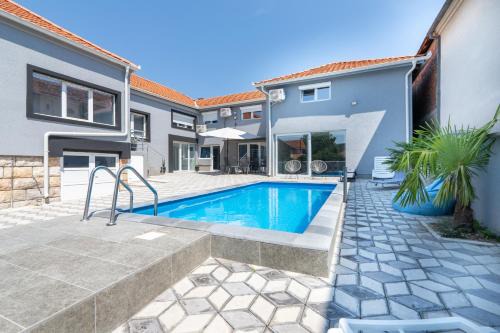 Aleks apartmani