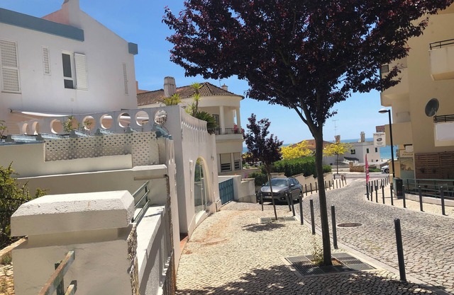 TheBlueVillaAlgarve 50 meters to beach and restaurants. 7 bedrooms. 20 min golf