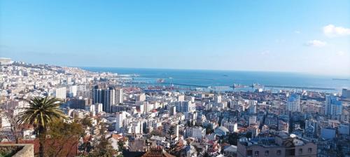 Alger avec vue imprenable sur la Baie d'Alger Piscine Balcon Terrasse