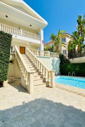 Alkeou Holiday Home