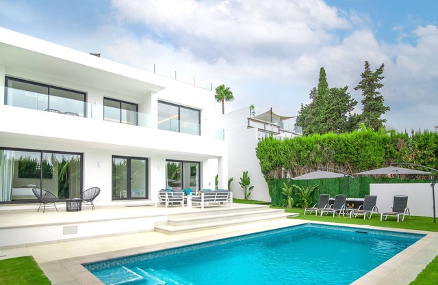 All About Casa Blanca Guadalmina