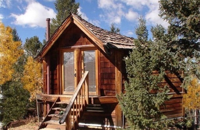 All Fees Included-Romantic Mountain Getaway Honeymooner Cozy Cottage w/ Hot tub.