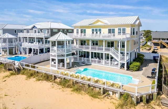 All Inn | Oceanfront | Private Pool and Hot Tub