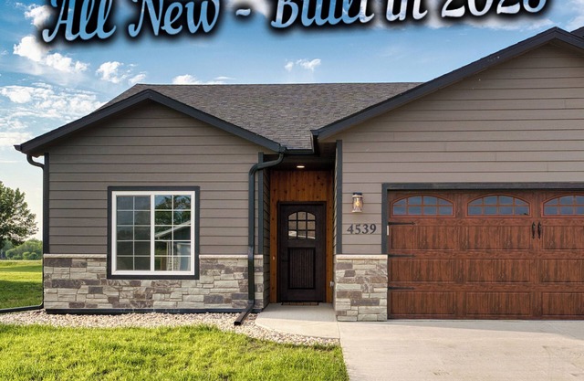 Check it out ! New In 2025 home in Sioux Falls BOOK NOW why stay in a motel?
