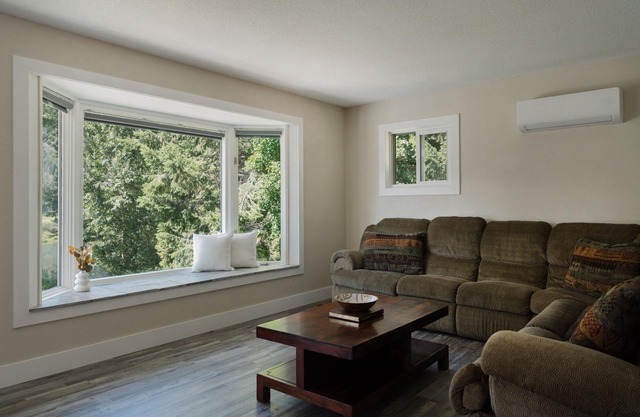 Tranquil secluded lakefront cottage w/Mtn. views