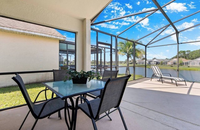 This house is a 4 bedroom(s), 2 bathrooms, located in Kissimmee, FL.