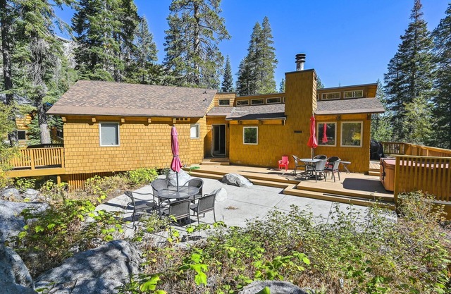 Alpine Adventure - Gorgeous 4 BR en Bear Creek - Jacuzzi privado y Walk to Trails!