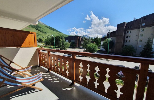 Estudio en Francia con Vistas a Montañas