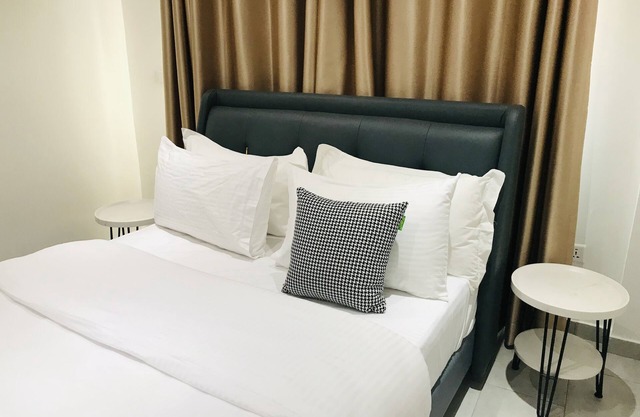 Amazing 2 bedrooms w/free Wi-Fi - 15 minutes from the Airport
