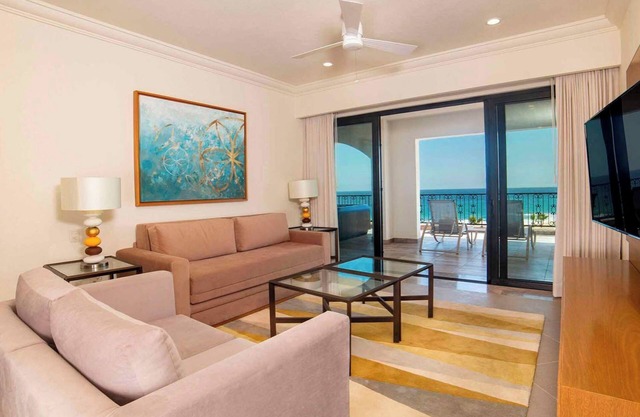 Amazing 3-bedroom OCEAN FRONT PENTHOUSE in Cabo San Lucas with WiFi & AC